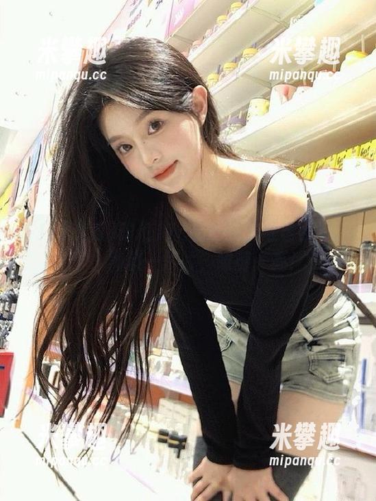 咱们17c吃瓜的资源也太诱人了，黑料一片片，眼前一亮！