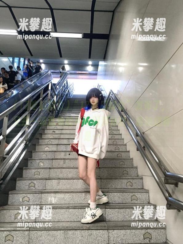 17吃瓜群众 “17吃瓜群众”发布了,又是一波乱象的神奇网游体验,哈哈这真是…