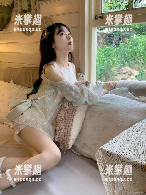 我登录了51吃瓜网，结果看到的只有白光，难不成你要给我点惊喜？