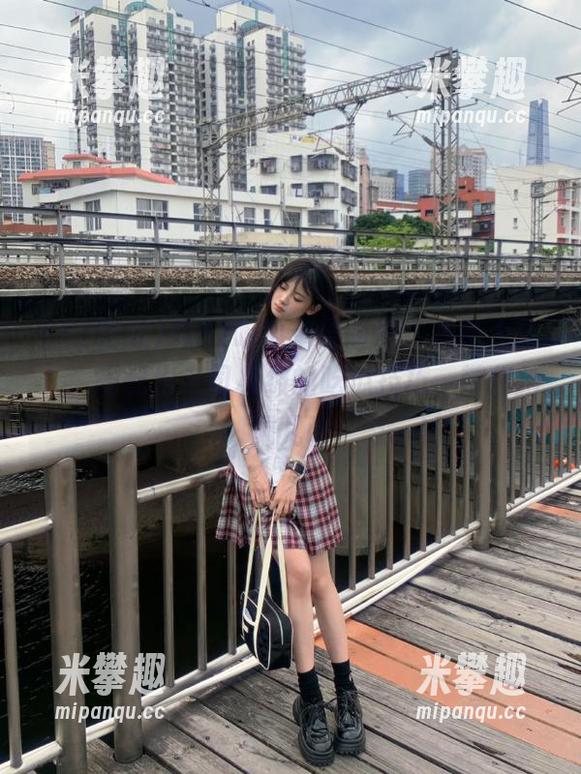 52吃瓜 用52吃瓜苹果版做“八卦大厨”,调配出老司机级的吃瓜技巧,带你捡漏儿喔