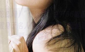 “传送门”点开66吃瓜网，仿佛置身于名人圈的后花园，随便递过来一颗大瓜都想过过癮。