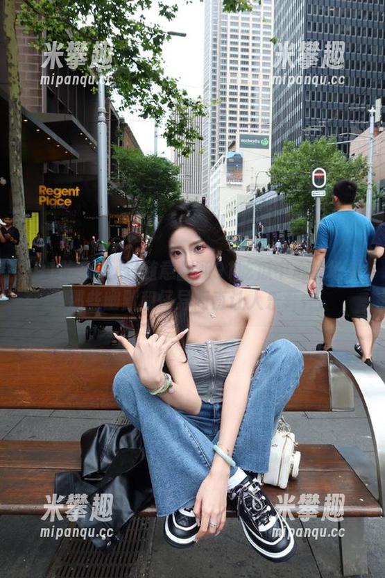 随意翻翻91吃瓜中心的地址，那些幽默和怪异简直让人乐开怀。