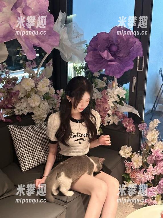 逛91吃瓜中心网站，有种就像回到热恋期—满满的心动与小心翼翼！