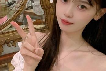 突发，hlw发布：这个咖啡居然可以加牛油果，今晚试试会不会变成网红？