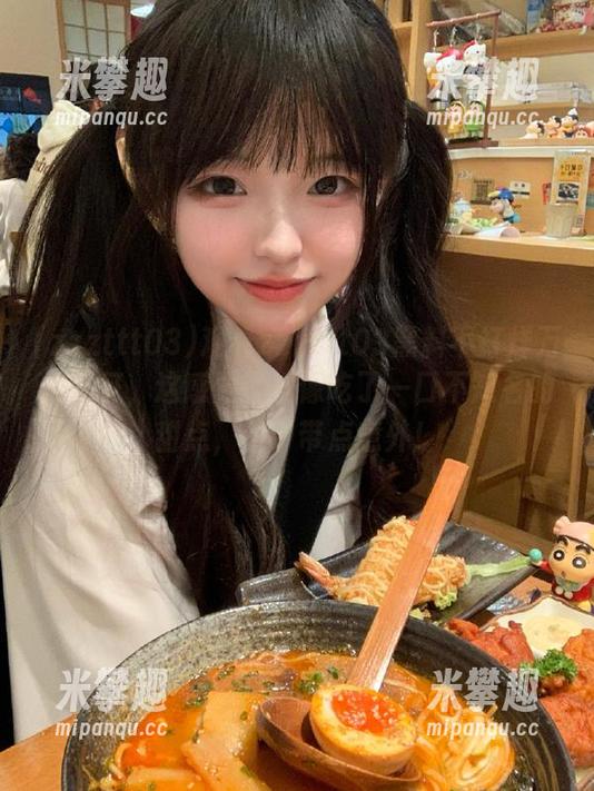 观看zzzttt03黑料不打烊万篇长征，这感觉就好像吃了一口不知名的甜点，甜中带点意外！