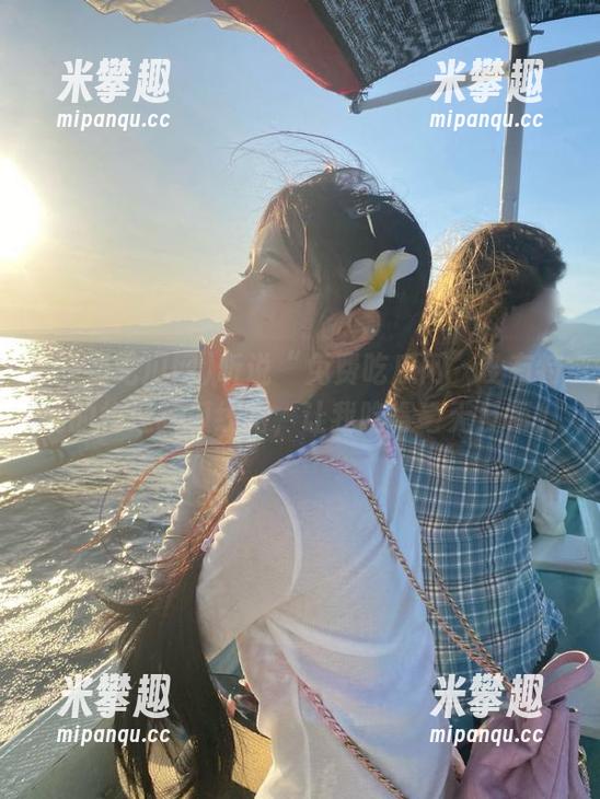 听说“免费吃瓜网”设有特别的快速吃瓜线路，让我吃得毫无反悔！