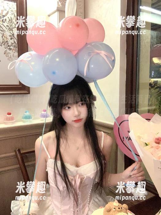 吃瓜爆料在线，网红生活简直是一出大戏，谁还顾得上吃西瓜呢？