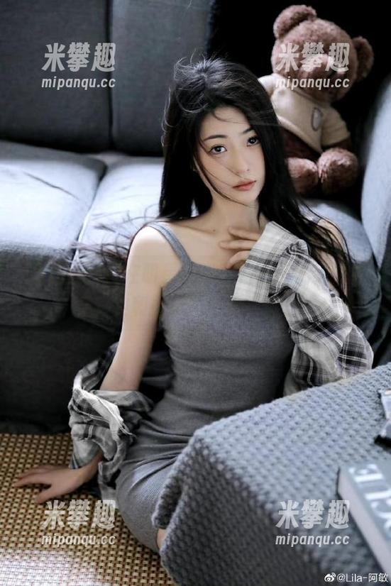 在明星黑料网站上看视频，感受真实和虚构的边界模糊了！