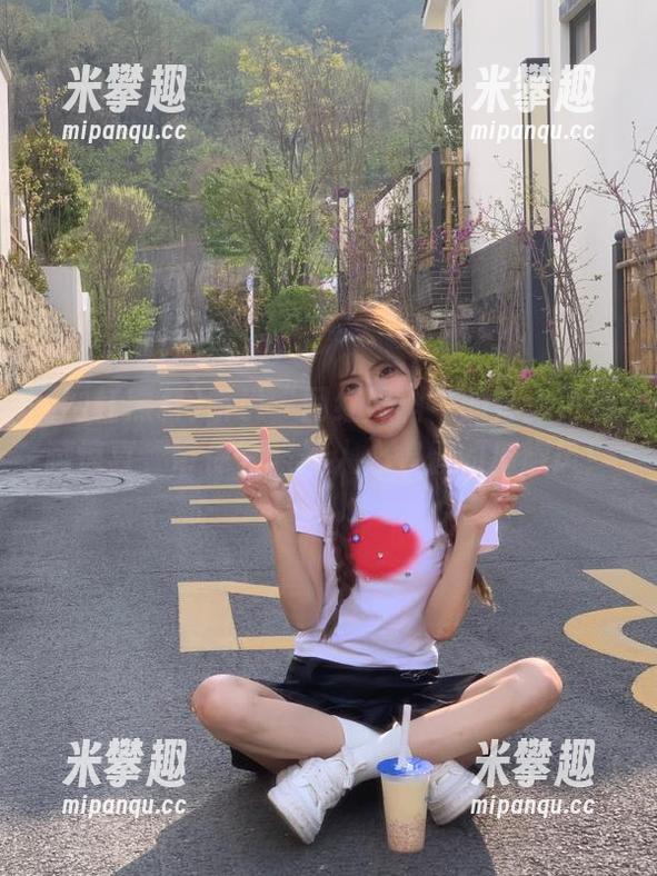听说“网红黑料”的传送门暗藏惊喜，带你领略最人心惶惶的瓜旋风！
