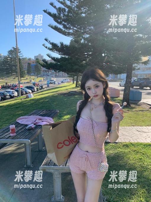网红黑料 吃瓜也要有味道,网红黑料app里最新的猛料值得一看