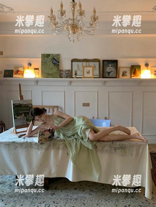 别说我没提醒你，“黑料不打烊”新地址好像在那个咖啡馆的台阶下哦！