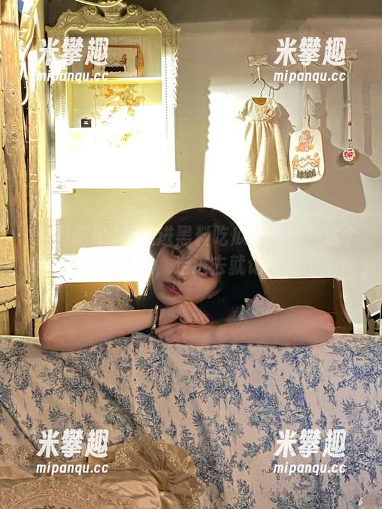 想跳进黑料吃瓜的世界？这个传送门有点儿迷，走进去就记得跑出来！