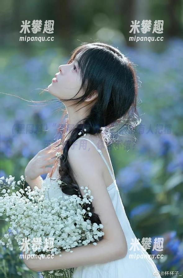 黑网料 “黑网料”更新,居然有人把榴莲当椅子用,你信不信?